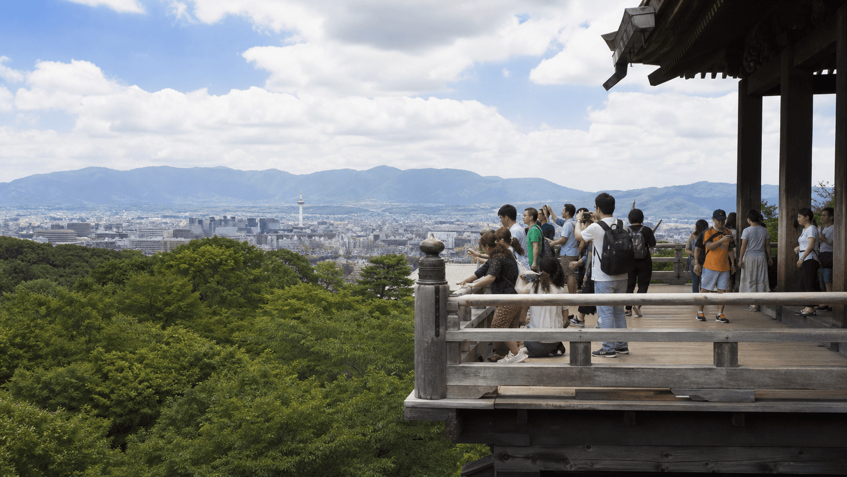 清水寺：从舞台眺望京都城市的当前写实编辑视觉